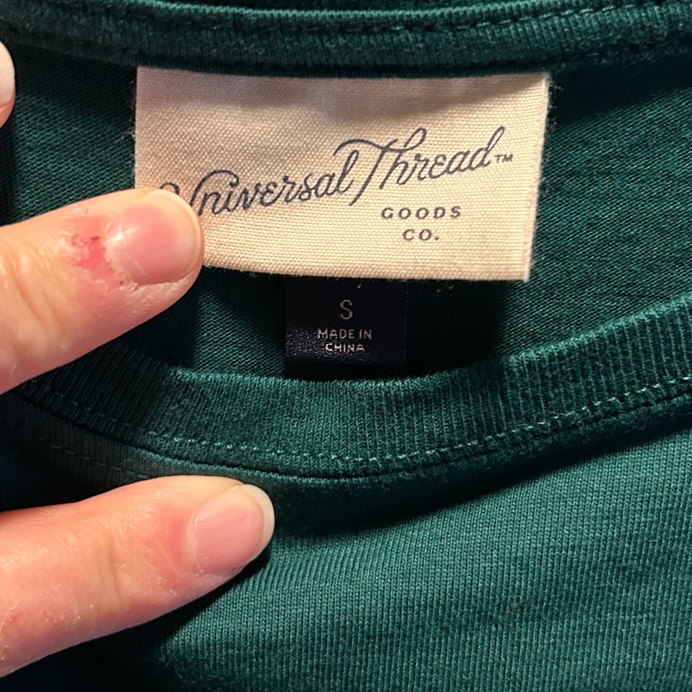 ‼️Last Chance‼️ Universal Thread Dark Green Graphic Tee ‘Apres Ski’ - Picture 2 of 2